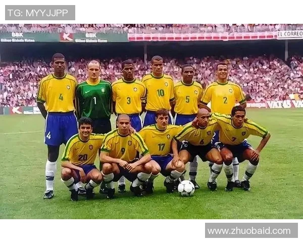 与马拉多纳同框合影，见证传奇足球之星的辉煌瞬间